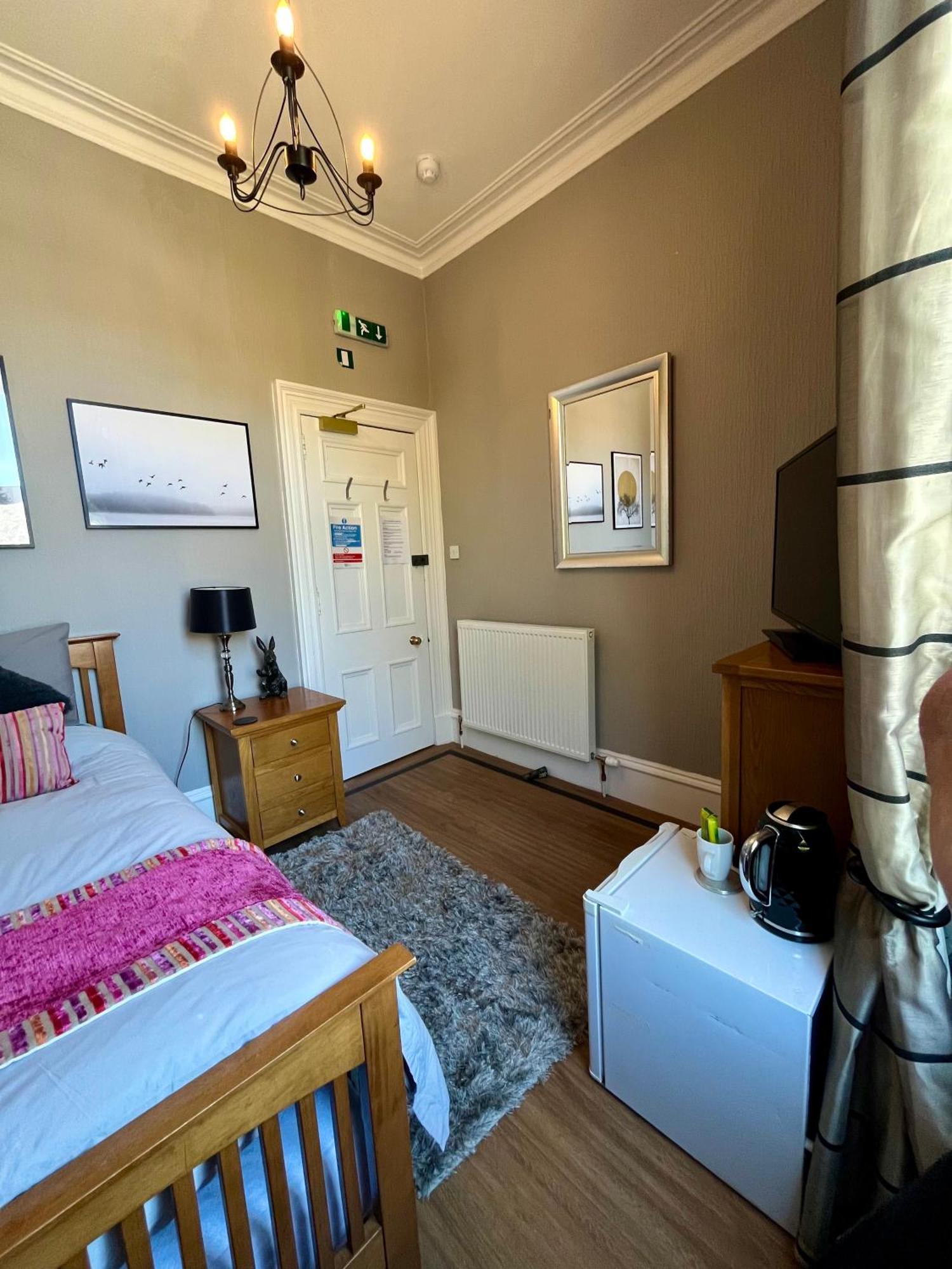 Hannahs Guesthouse แอเบอร์ดีน ภายนอก รูปภาพ
