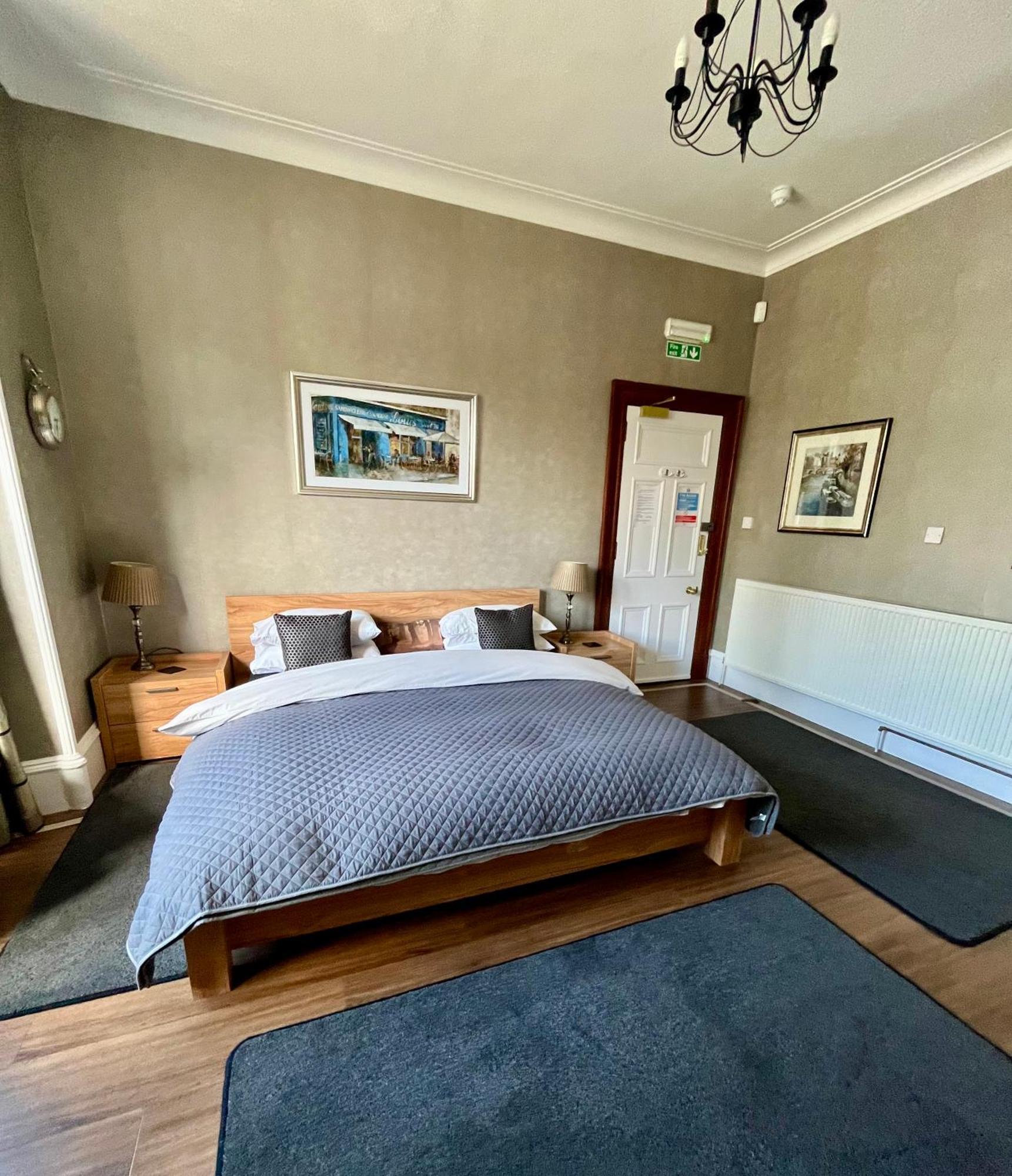 Hannahs Guesthouse แอเบอร์ดีน ภายนอก รูปภาพ